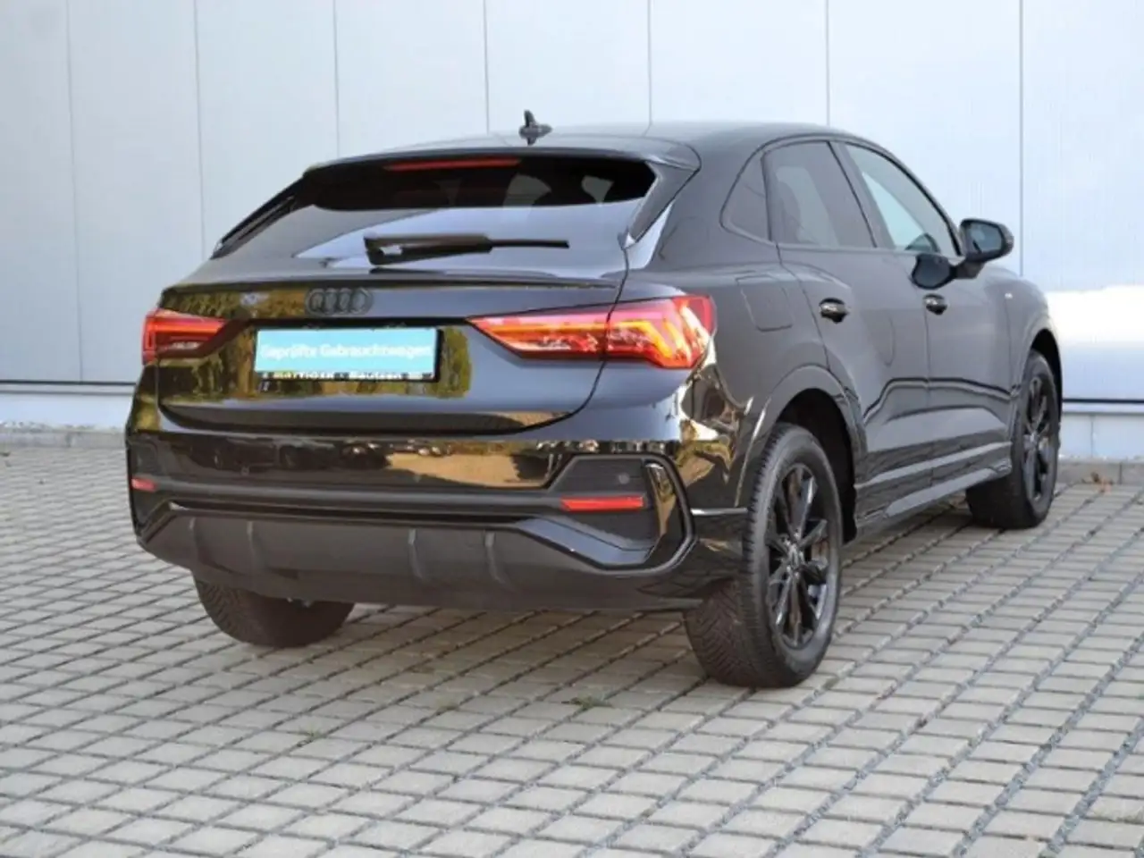 Audi Q3 Sportback 35 TFSI S line OPTIK-SCHWARZ/NAVI/BUSIN — معرض صور السيارة 4
