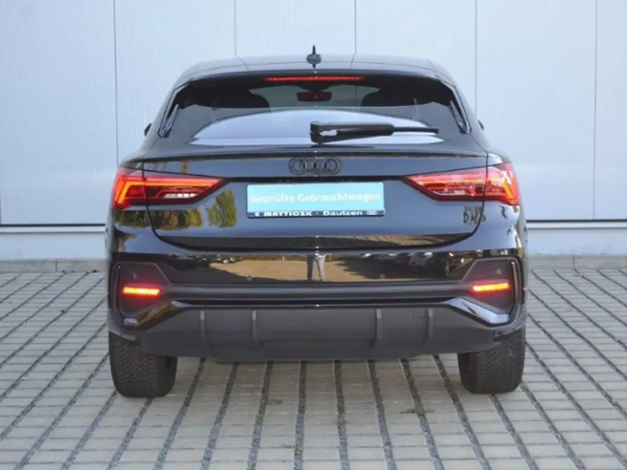 Audi Q3 Sportback 35 TFSI S line OPTIK-SCHWARZ/NAVI/BUSIN — معرض صور السيارة 11