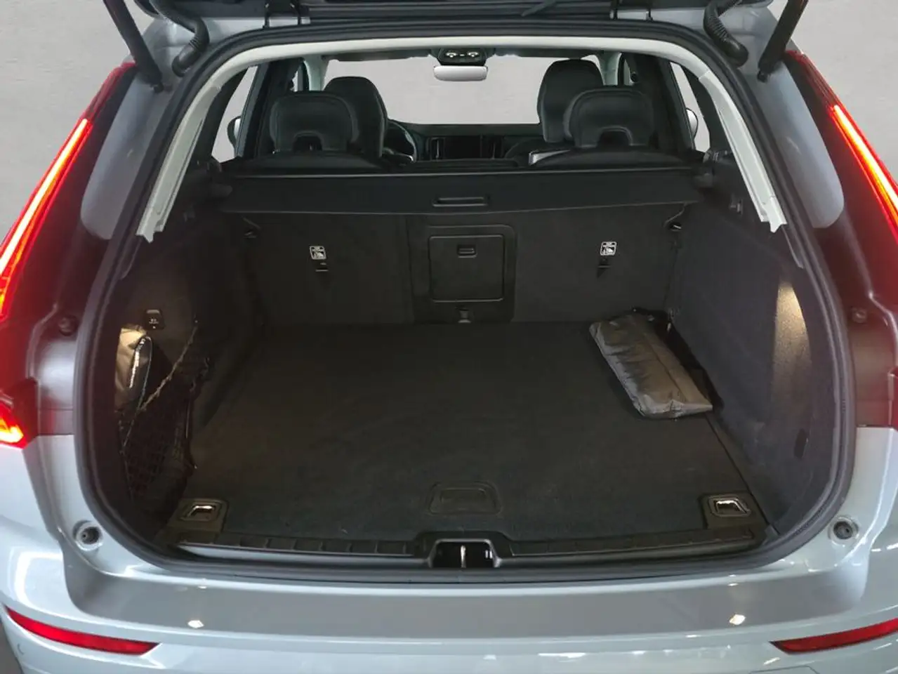 Volvo XC60 XC60 B5 B AWD Core — Vehicle gallery 3