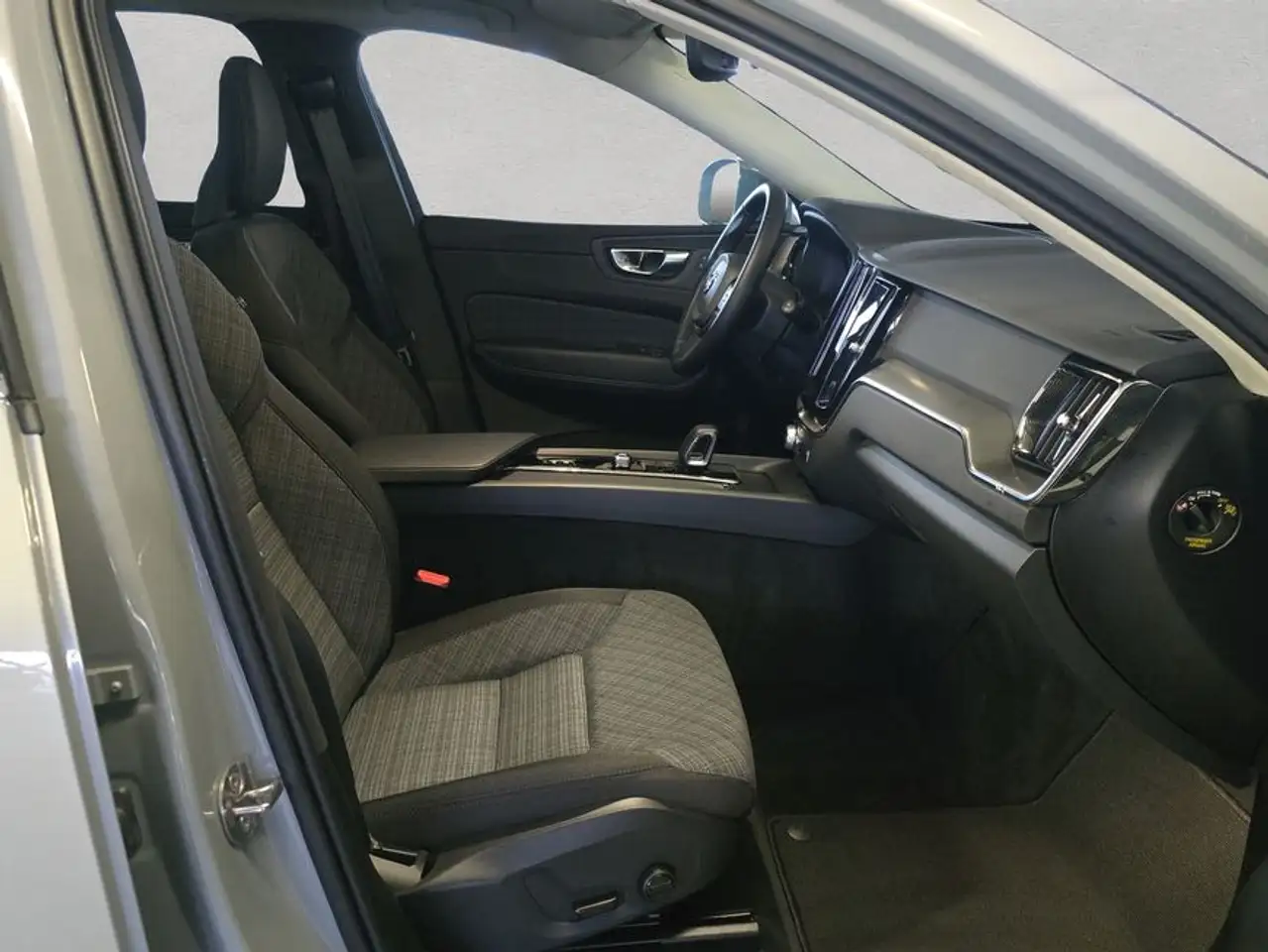 Volvo XC60 XC60 B5 B AWD Core — Vehicle gallery 15