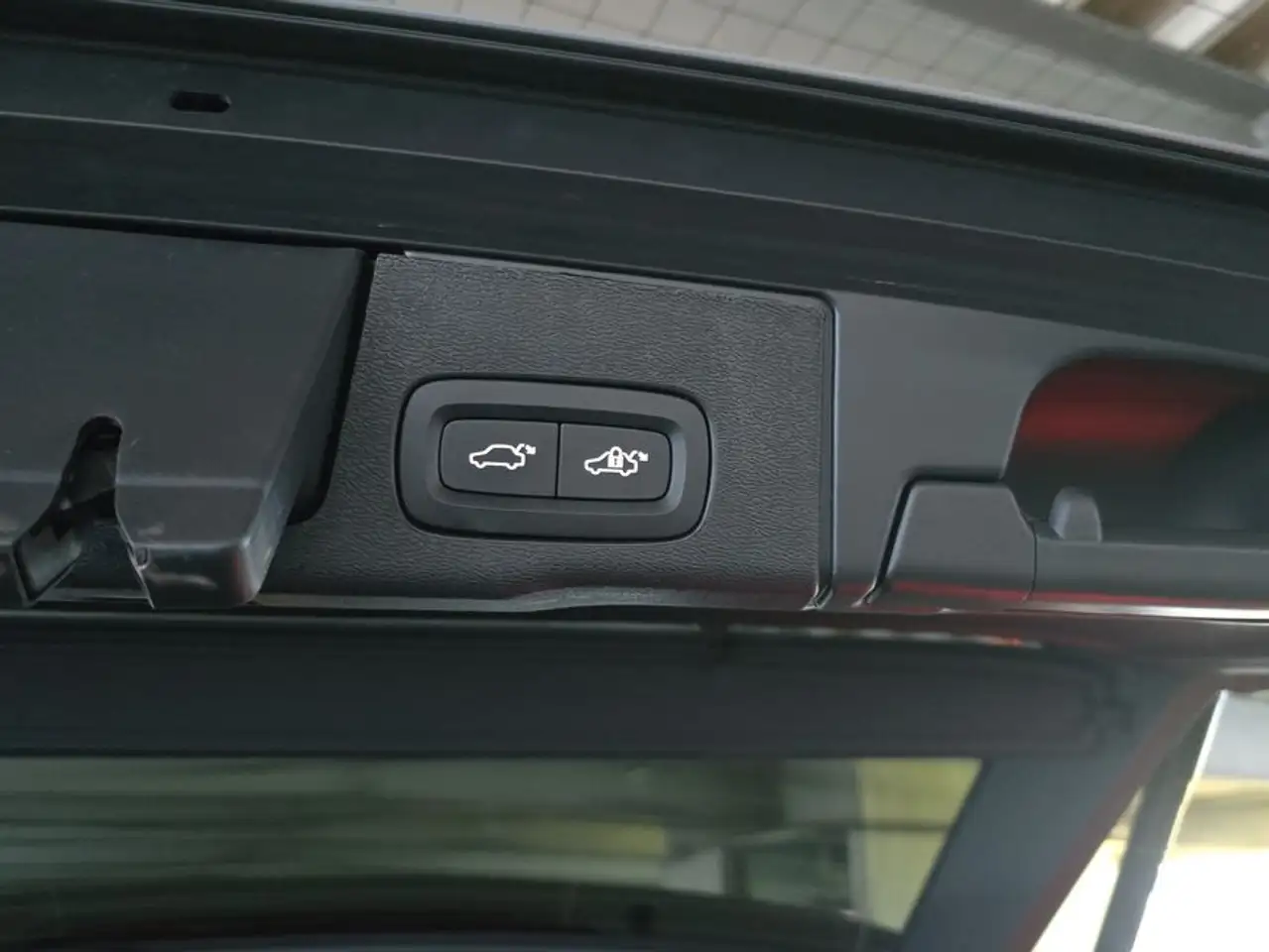 Volvo XC60 XC60 B5 B AWD Core — Vehicle gallery 17