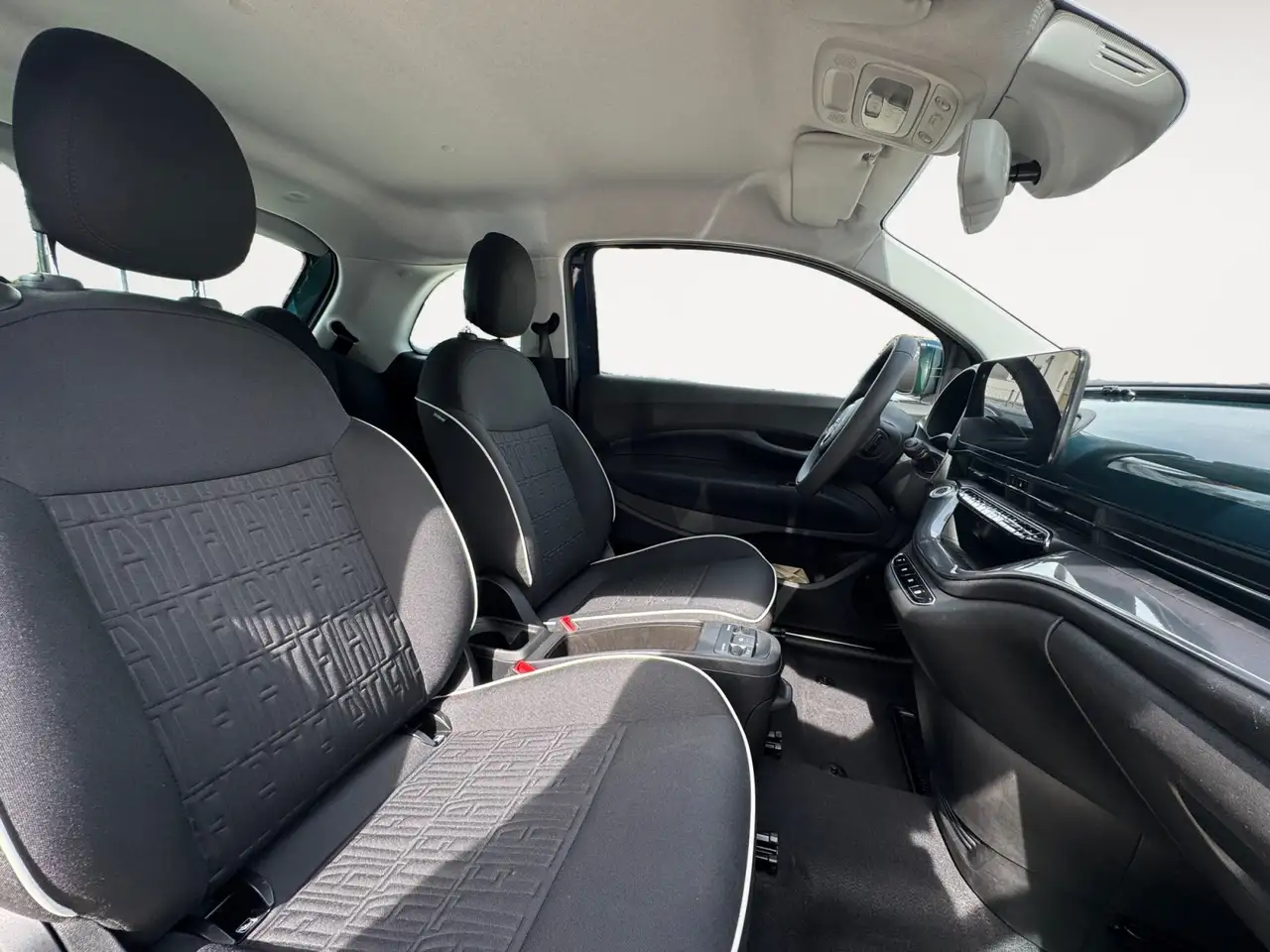 Fiat 500e 500 e Base Navi, Carplay, AndrioAuto, LED — معرض صور السيارة 17