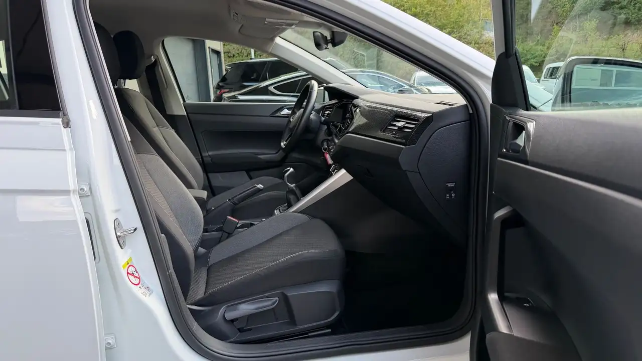Volkswagen Polo VI Life *Apple CarPlay *DAB *LED *PDC — Galerie du véhicule 17