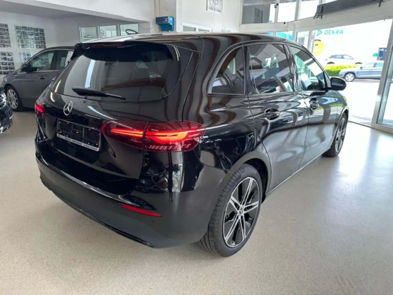 Mercedes-Benz B 200 Modelljahr2025+Progressive+Night+AHK+Kamera+Spiege — Vehicle gallery 4