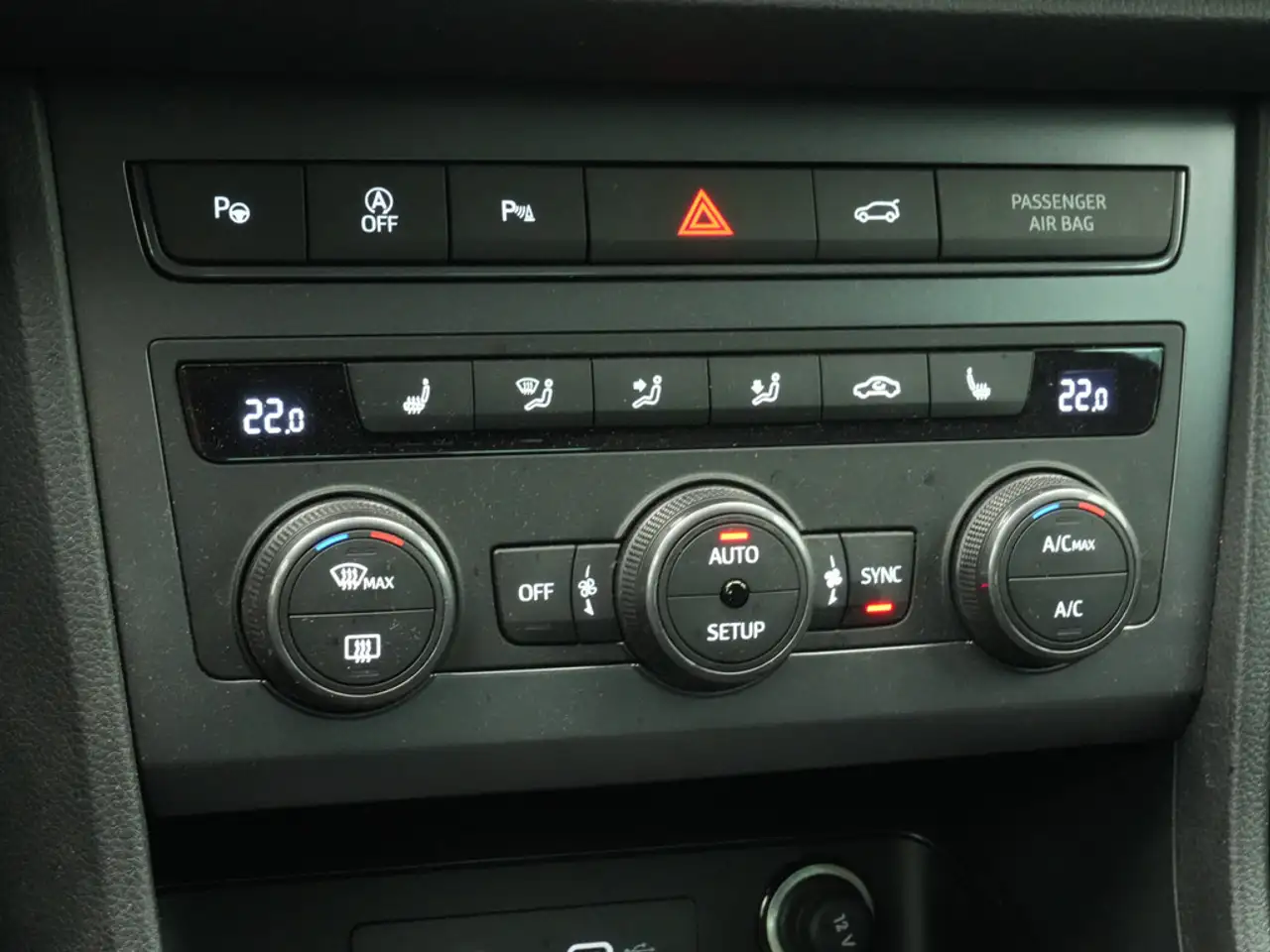 CUPRA Ateca CARPLAY AHK ACC NAVI SHZ KAM PDC — Galerie du véhicule 16