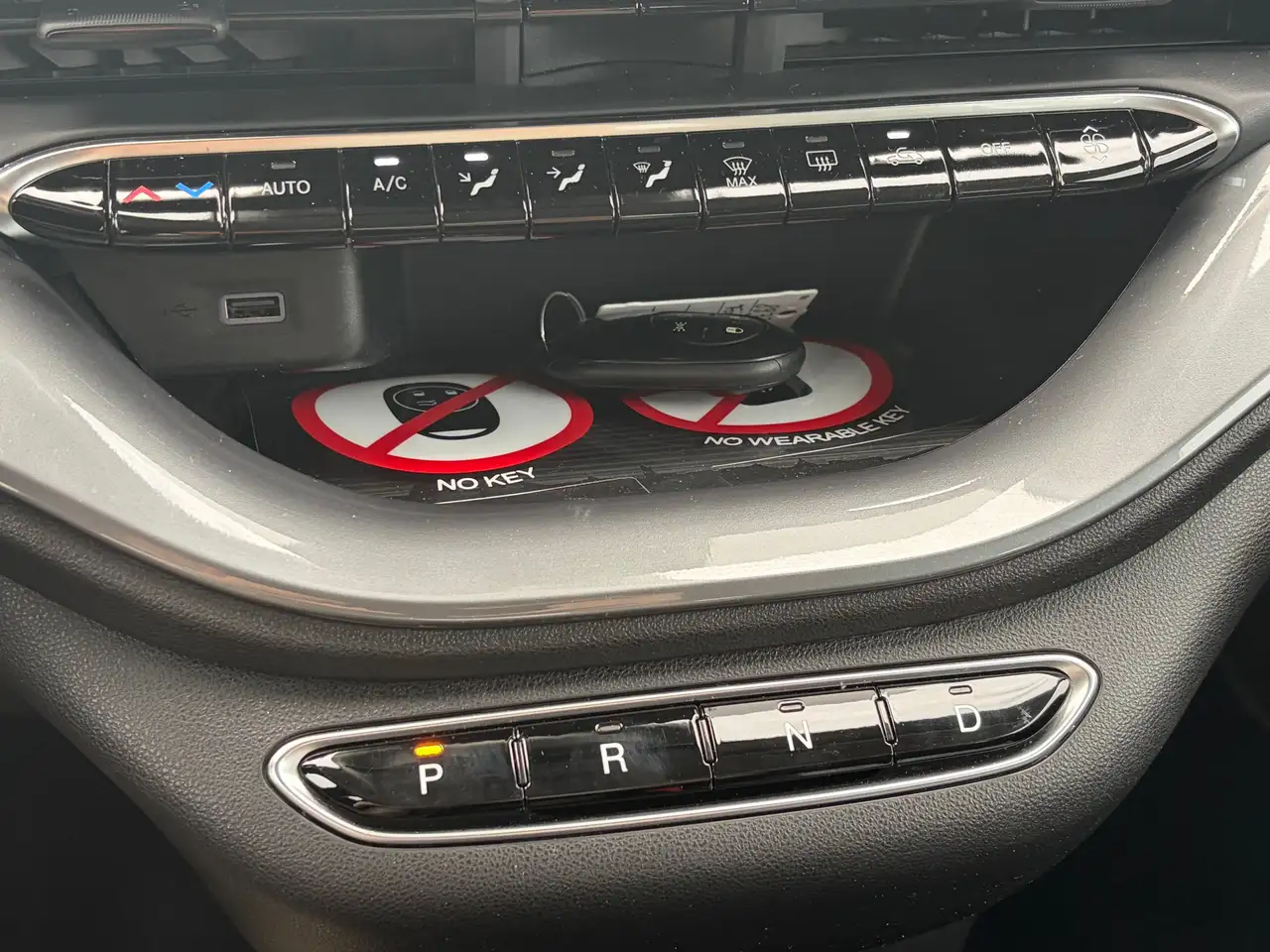 Fiat 500e 3+1 + Komfort-Paket — Galería del vehículo 12