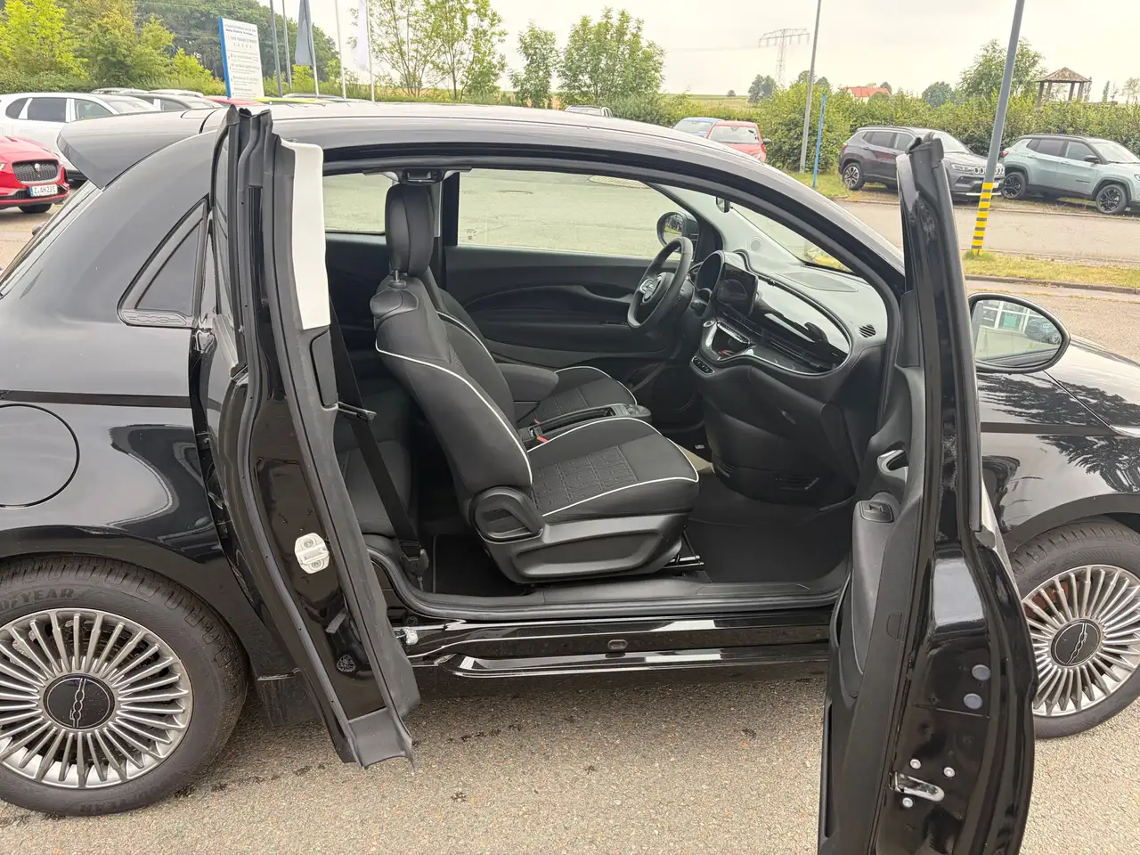 Fiat 500e 3+1 + Komfort-Paket — Galería del vehículo 9