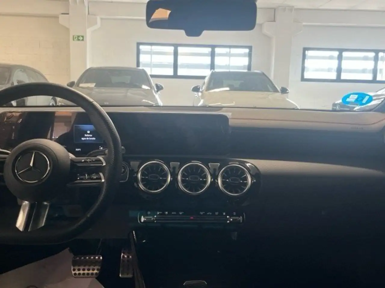 Mercedes-Benz CLA 250 250e 8G-DCT — معرض صور السيارة 8