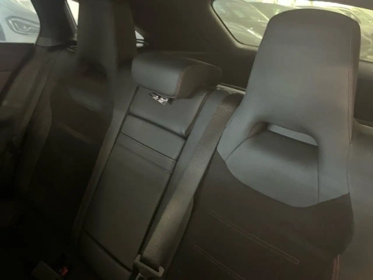 Mercedes-Benz CLA 250 250e 8G-DCT — معرض صور السيارة 11