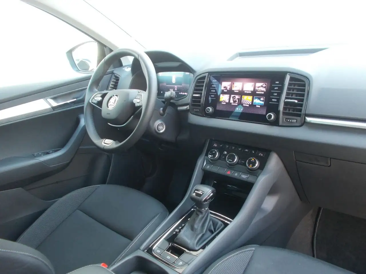 Skoda Karoq 1.5 TSI Selection * DSG * Navi * LED *uvm — Vehicle gallery 21