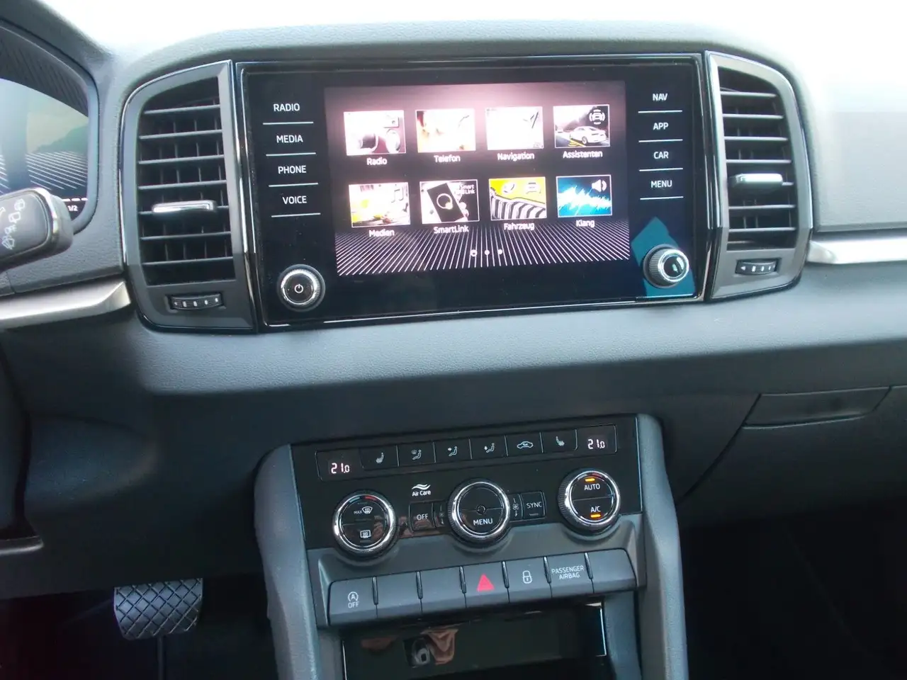 Skoda Karoq 1.5 TSI Selection * DSG * Navi * LED *uvm — Vehicle gallery 17