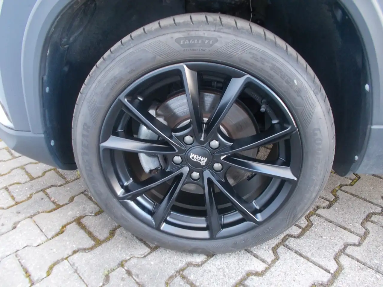 Skoda Karoq 1.5 TSI Selection * DSG * Navi * LED *uvm — Vehicle gallery 27
