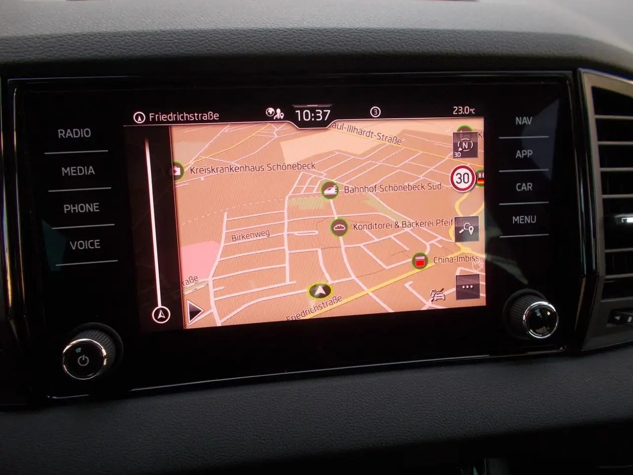 Skoda Karoq 1.5 TSI Selection * DSG * Navi * LED *uvm — Vehicle gallery 18
