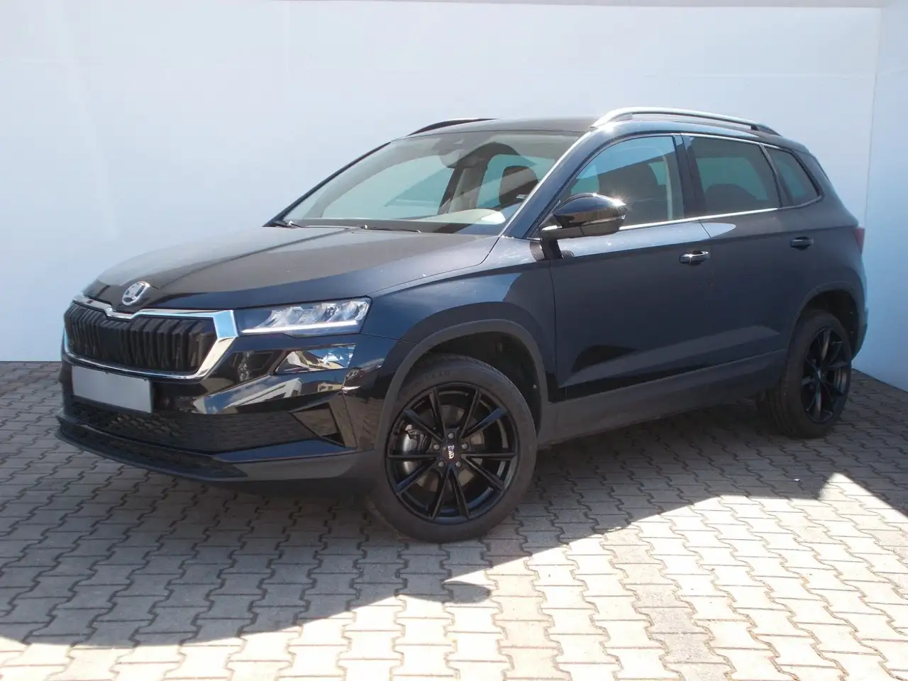 Skoda Karoq 1.5 TSI Selection * DSG * Navi * LED *uvm — Vehicle gallery 2