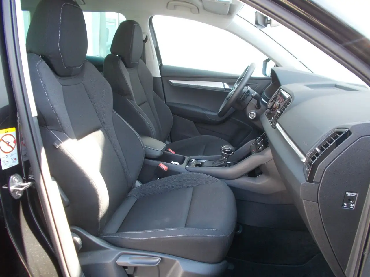 Skoda Karoq 1.5 TSI Selection * DSG * Navi * LED *uvm — Vehicle gallery 23