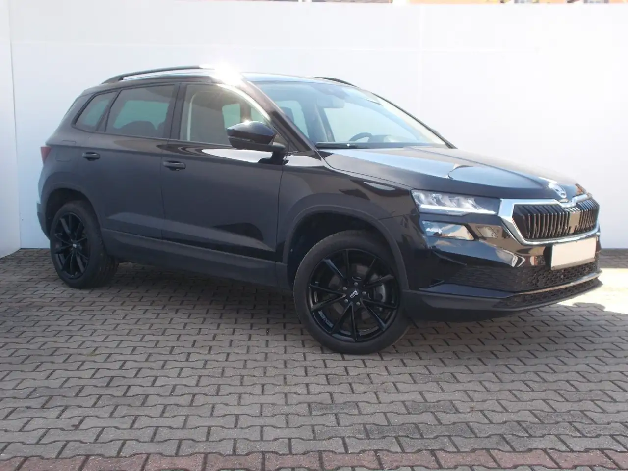 Skoda Karoq 1.5 TSI Selection * DSG * Navi * LED *uvm — Vehicle gallery 4