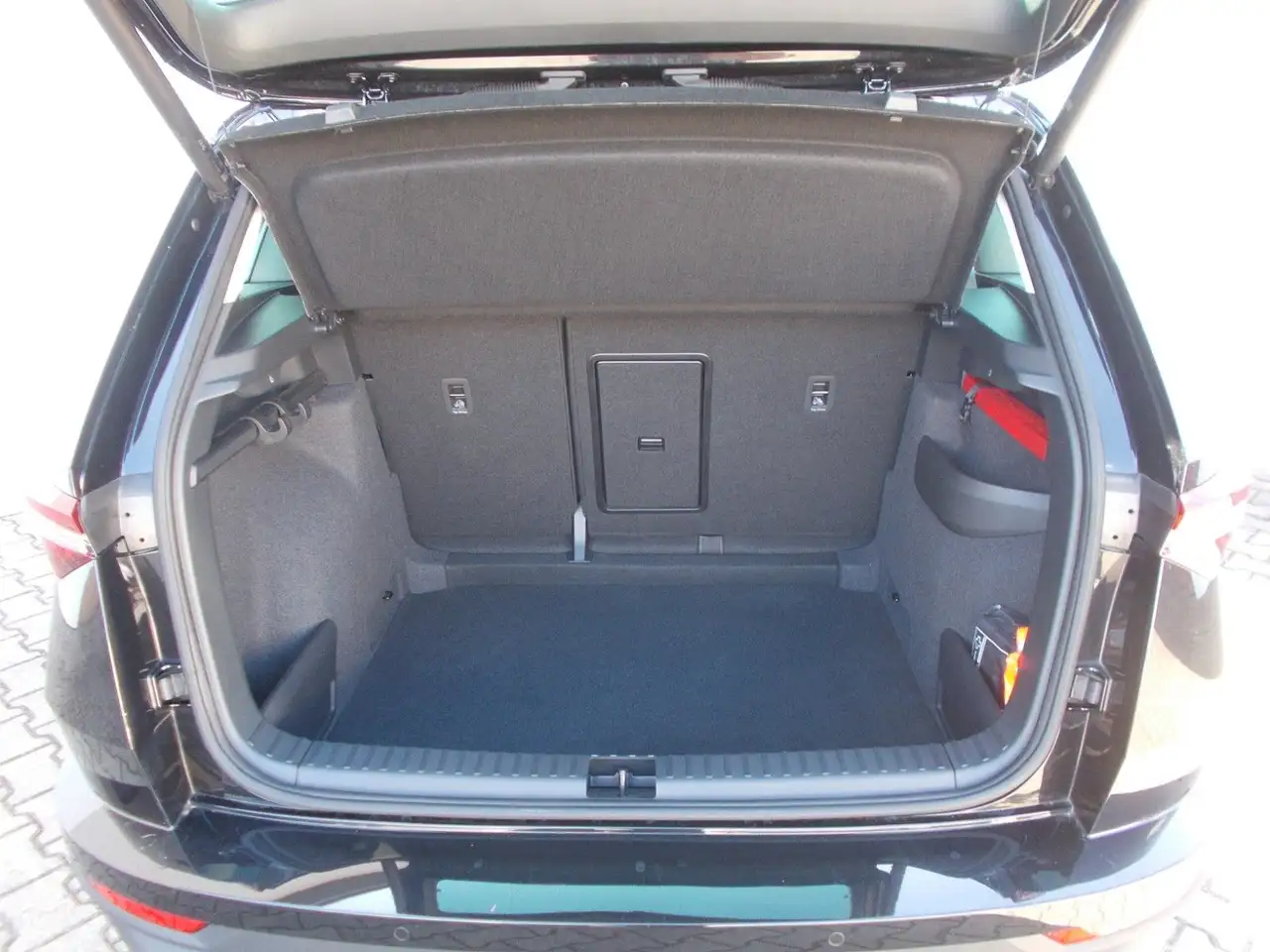 Skoda Karoq 1.5 TSI Selection * DSG * Navi * LED *uvm — Vehicle gallery 25