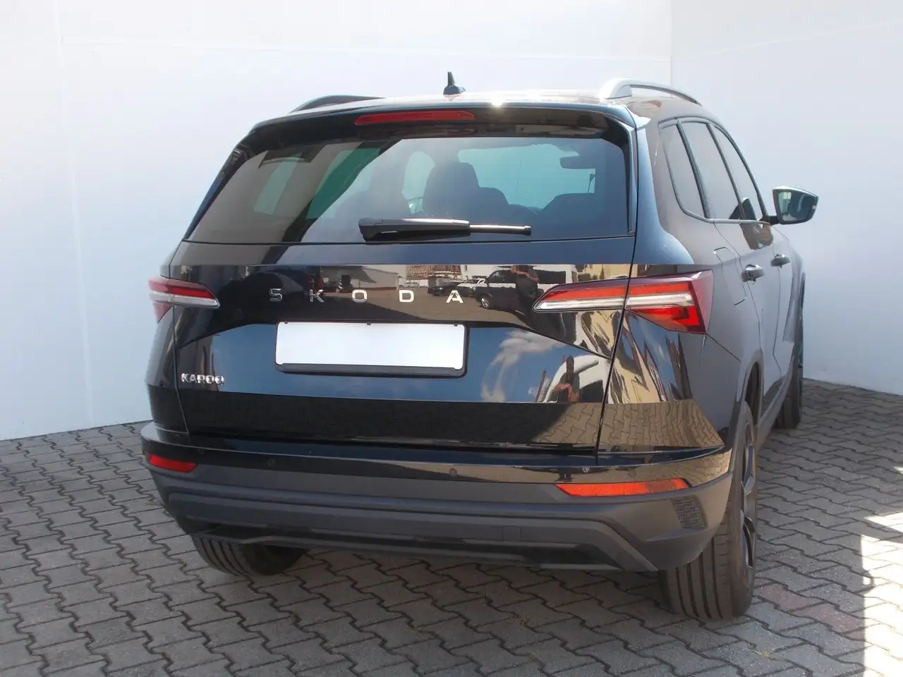 Skoda Karoq 1.5 TSI Selection * DSG * Navi * LED *uvm — Vehicle gallery 6