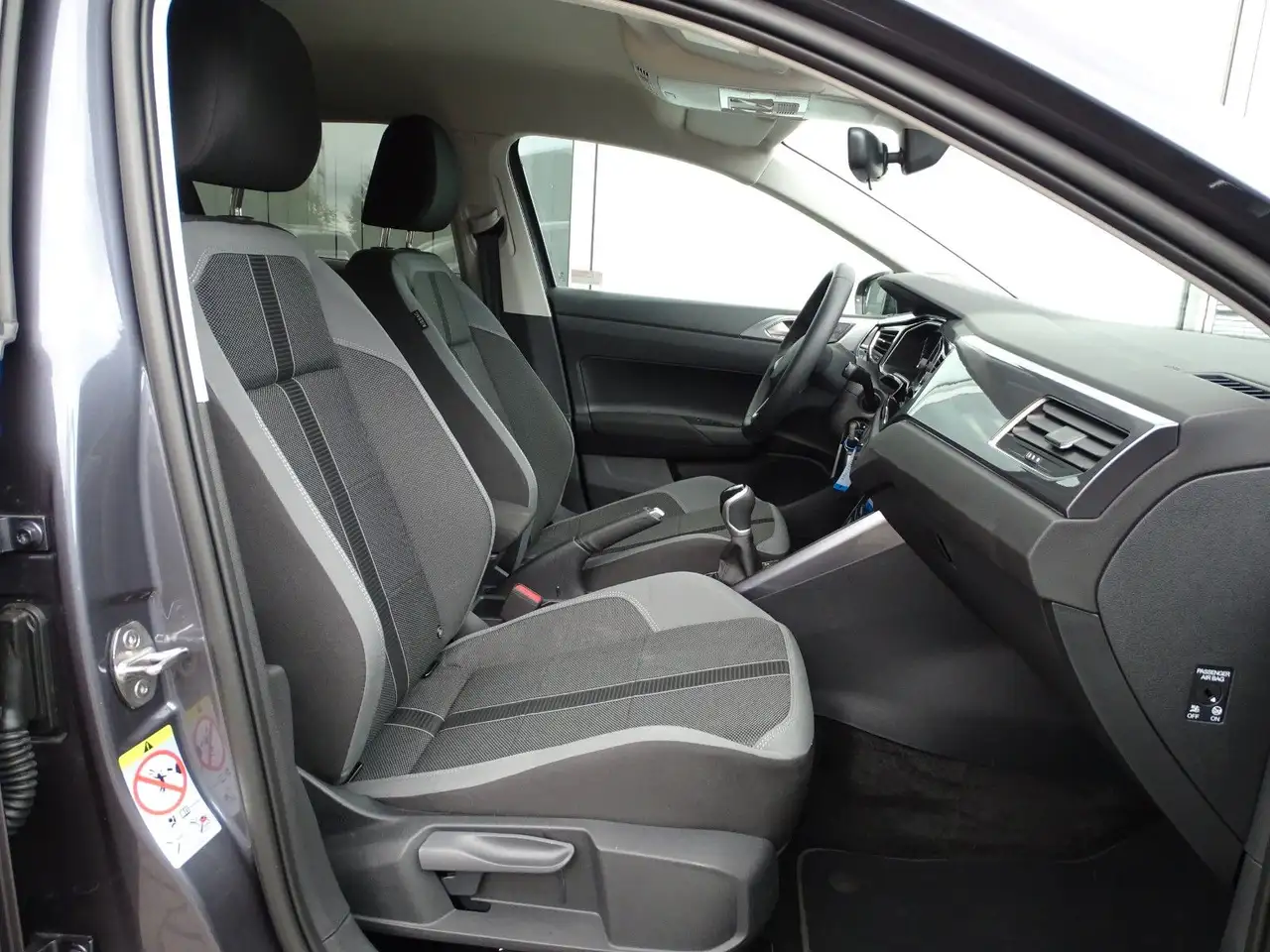 Volkswagen Polo VI Style IQ DRIVE*SITZHEIZUNG*PARKPILOT — معرض صور السيارة 17