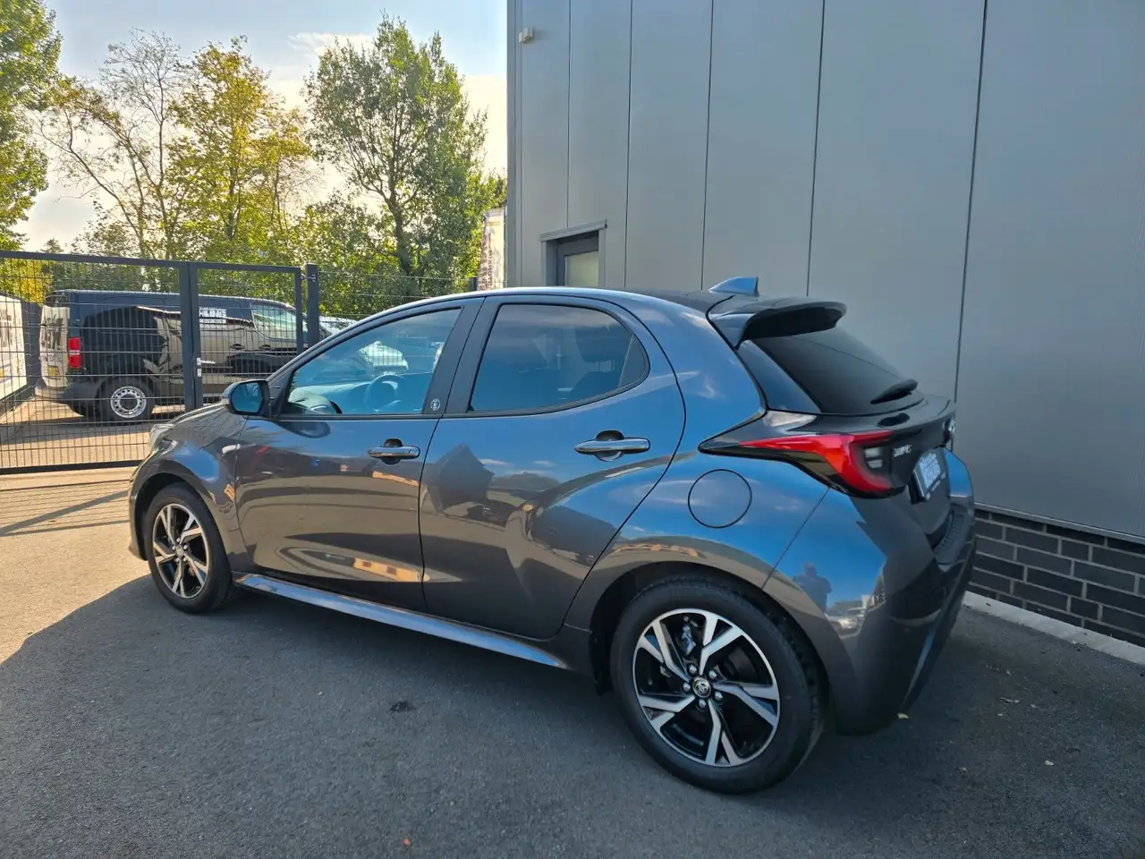 Toyota Yaris Hybrid Team D Safetypaket — معرض صور السيارة 5