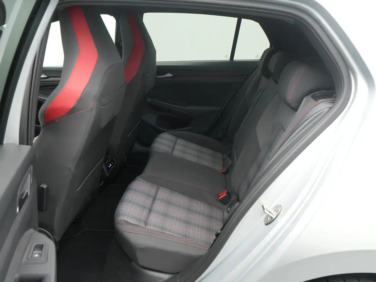 Volkswagen Golf VIII GTI DSG LED PDC NAVI ACC CARPLAY VIRT — Galerie du véhicule 14