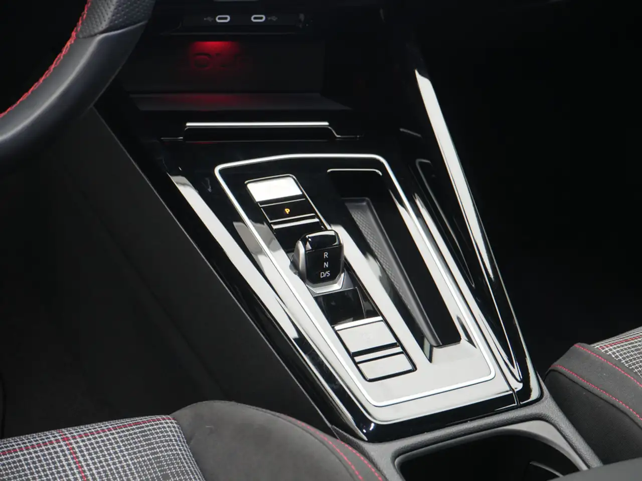 Volkswagen Golf VIII GTI DSG LED PDC NAVI ACC CARPLAY VIRT — Galerie du véhicule 12