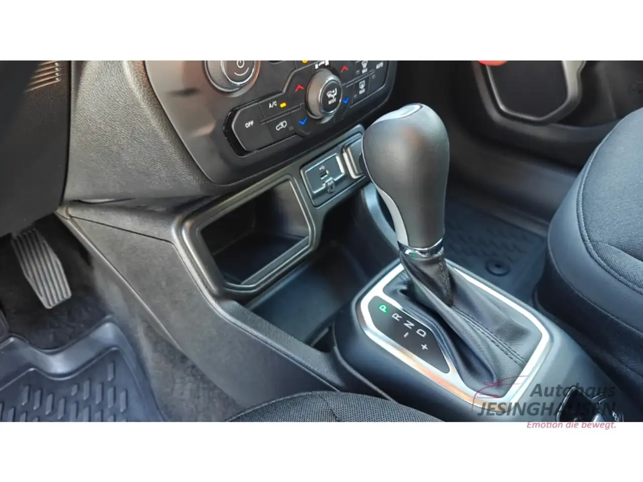 Jeep Renegade Longitude*FWD*Navi*Digitales Cockpit*LED*Blendfrei — Vehicle gallery 28