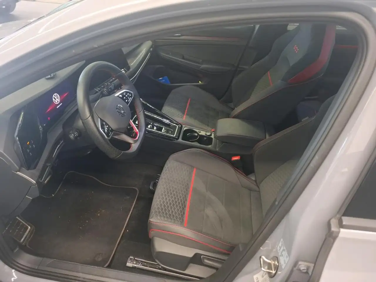 Volkswagen Golf VIII 2.0 TSI GTI Clubsport LED KAMERA — معرض صور السيارة 11