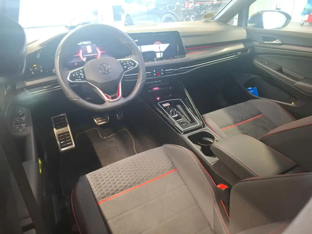 Volkswagen Golf VIII 2.0 TSI GTI Clubsport LED KAMERA — معرض صور السيارة 9