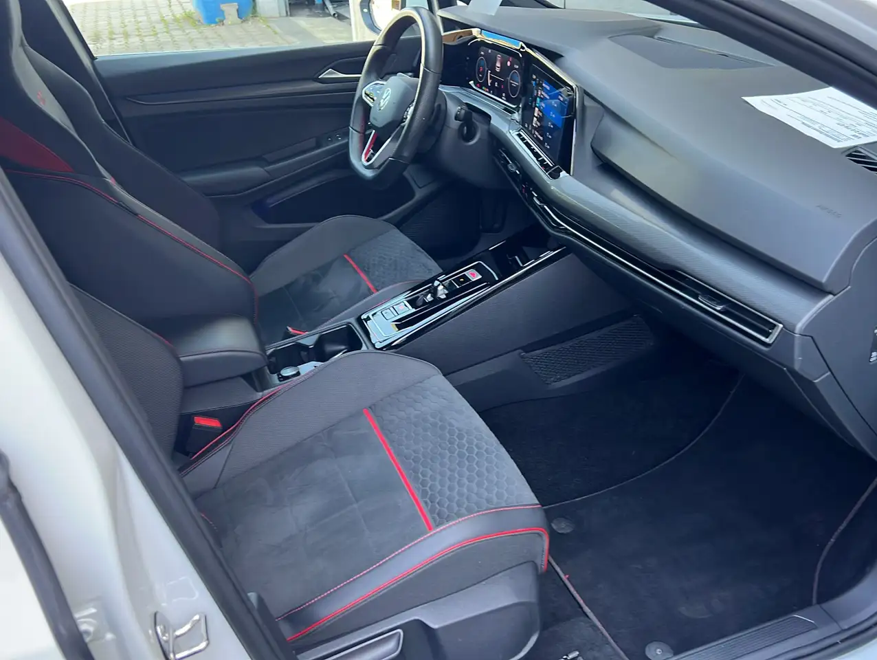 Volkswagen Golf 2.0 TSI GTI Clubsport*Navi*DAB*LED*KeyGo — Galería del vehículo 15