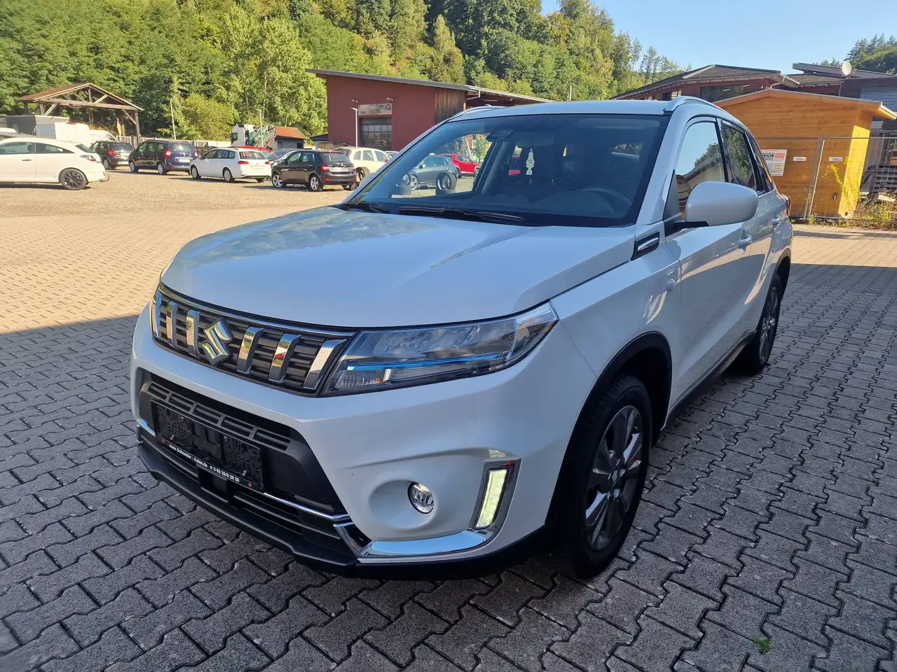 Suzuki Vitara 1,5 Hybrid-AUTOMATIK-NAVI-KAMERA-AHK-METALLIC — معرض صور السيارة 2
