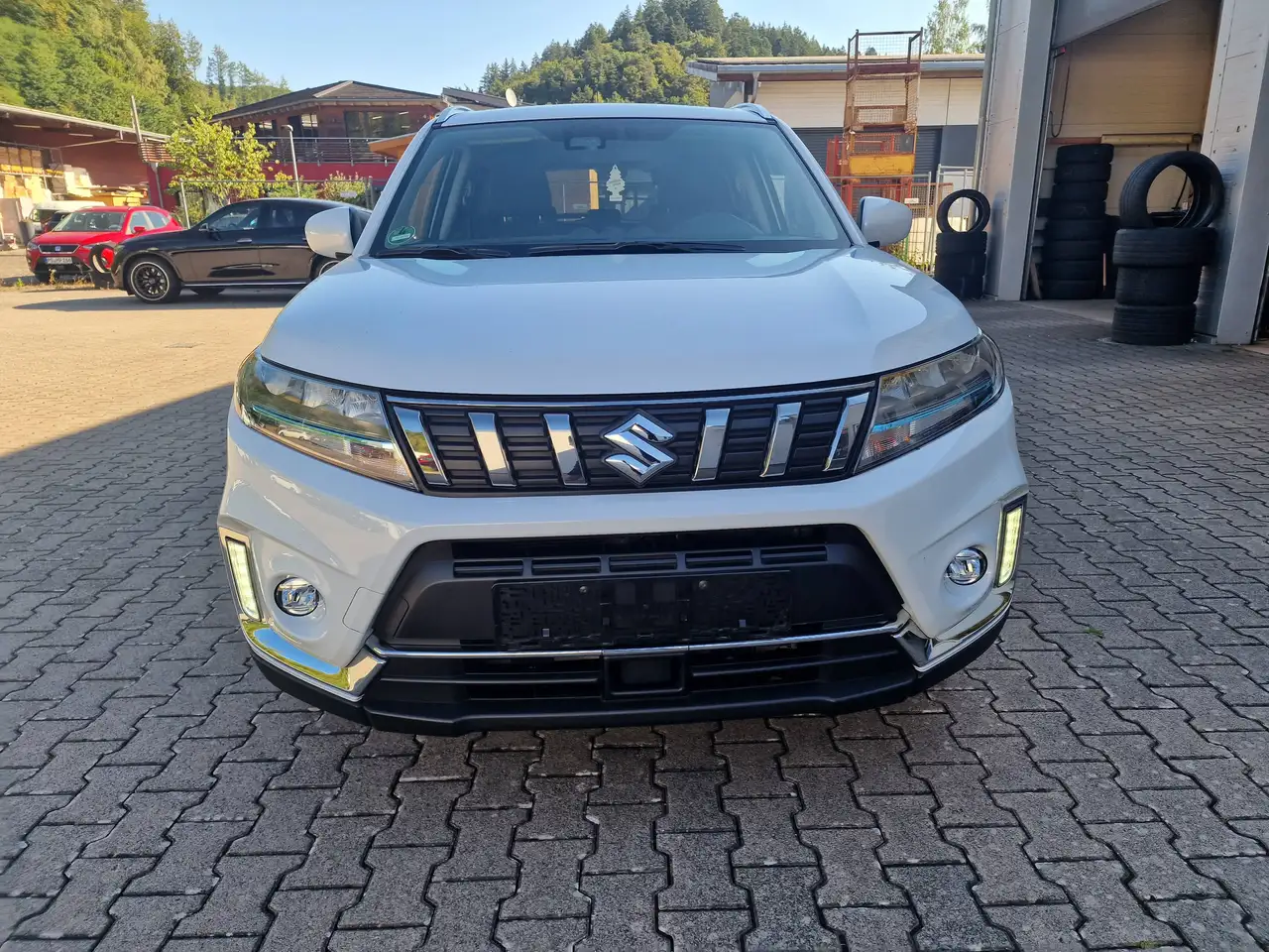 Suzuki Vitara 1,5 Hybrid-AUTOMATIK-NAVI-KAMERA-AHK-METALLIC — معرض صور السيارة 3