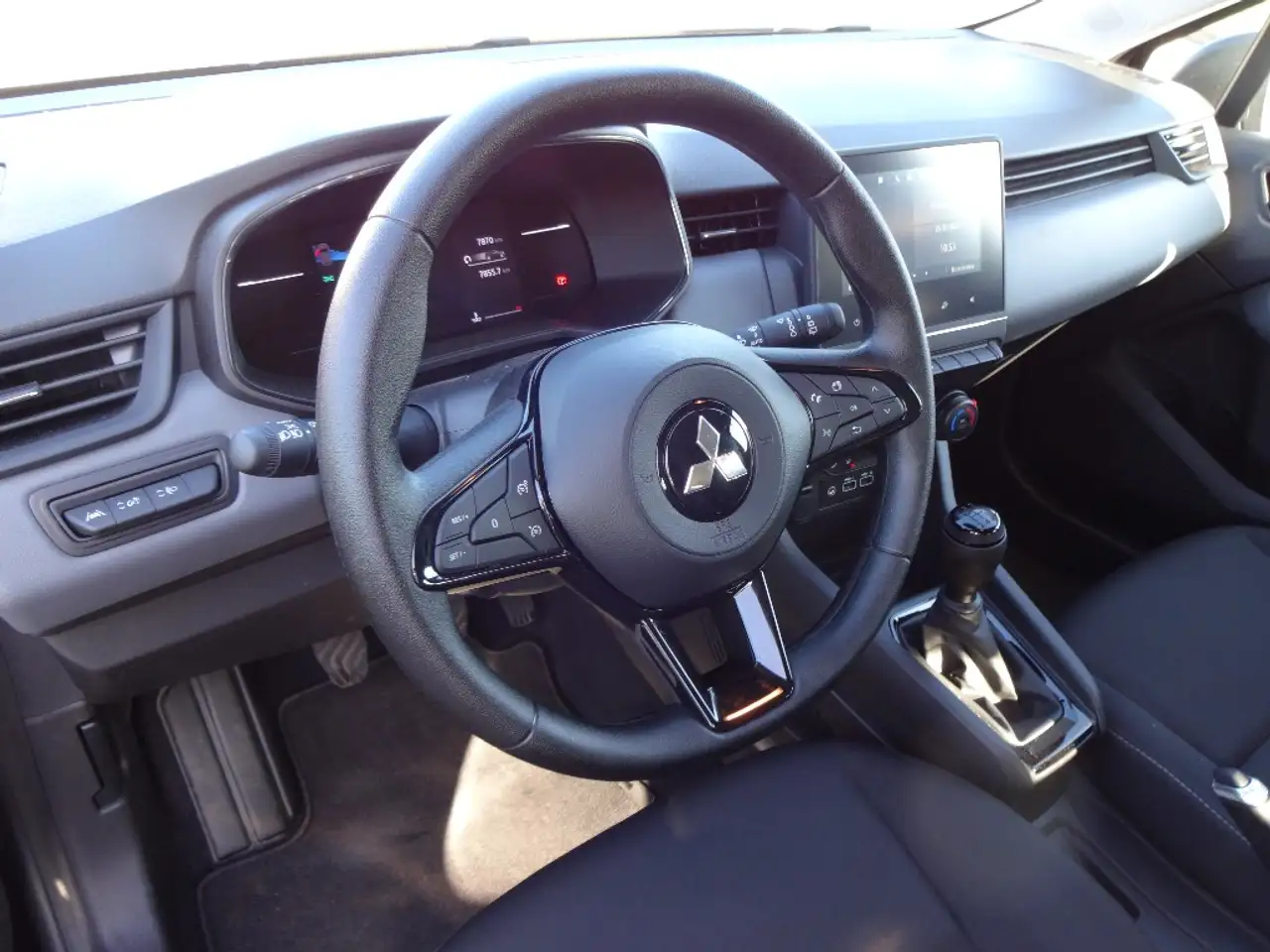 Mitsubishi Colt BASIS 1.0 Benziner 5-Gang — Vehicle gallery 13