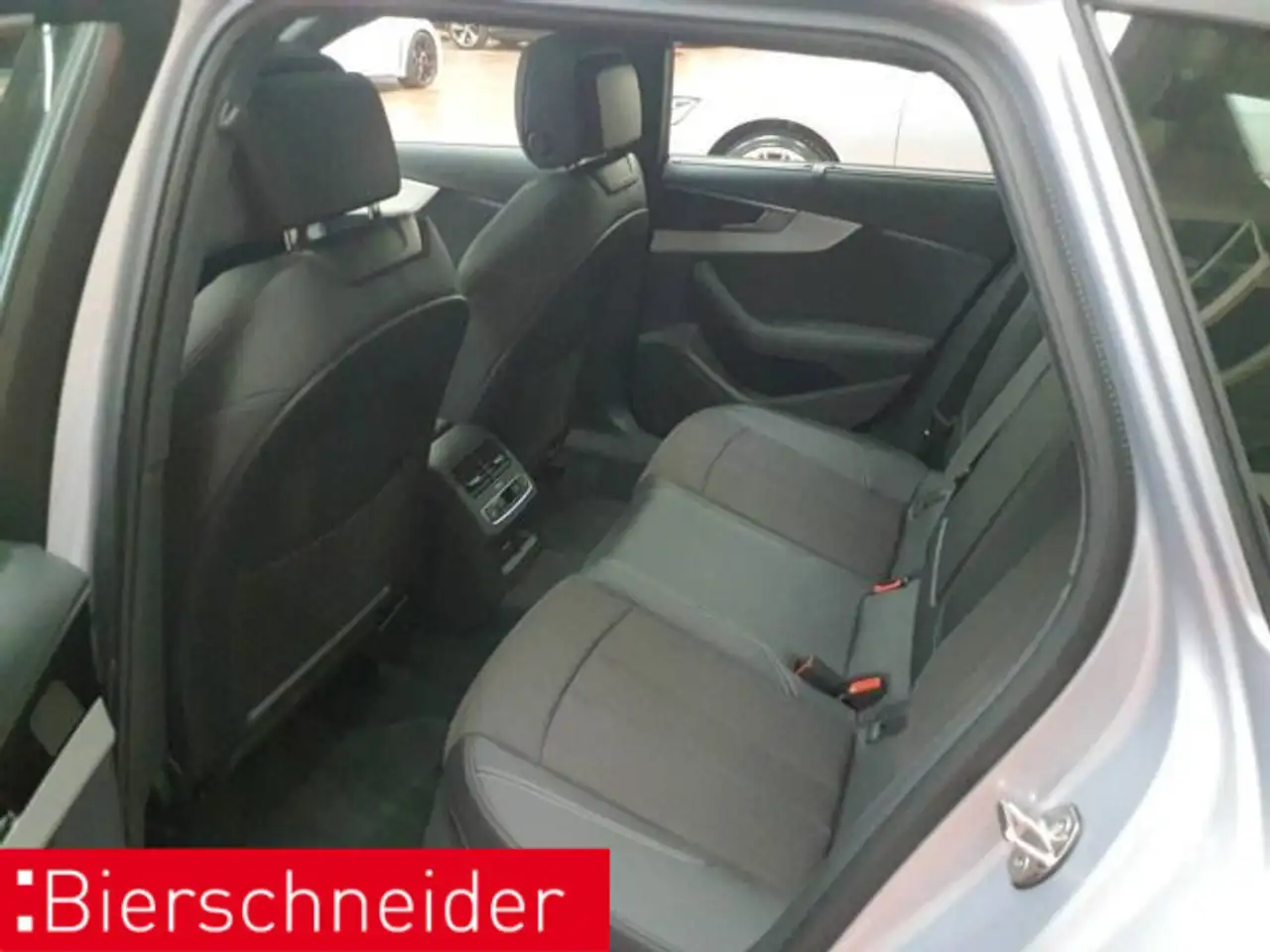 Audi A4 Av 45 TFSI qu S Line 19 AHK PANO LED ACC — Galerie du véhicule 6