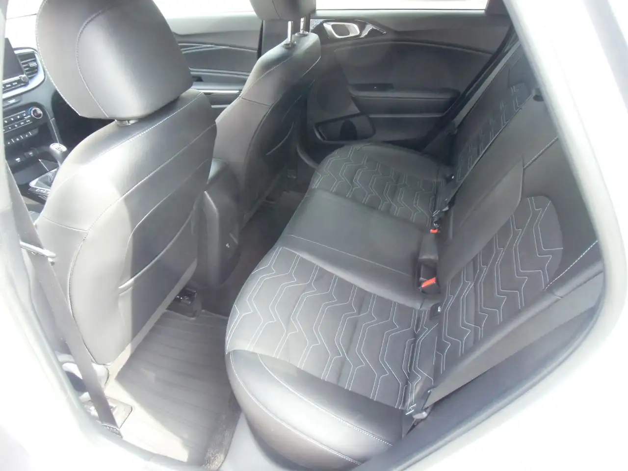 Kia Ceed SW / cee'd SW Edition 30 SITZ-LENKRADHEIZUNG KLIMAAUTOMATIK NAVI — معرض صور السيارة 14