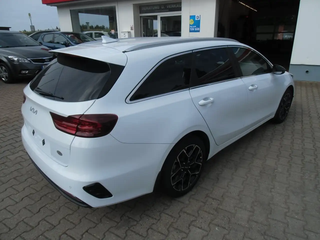 Kia Ceed SW / cee'd SW Edition 30 SITZ-LENKRADHEIZUNG KLIMAAUTOMATIK NAVI — معرض صور السيارة 5