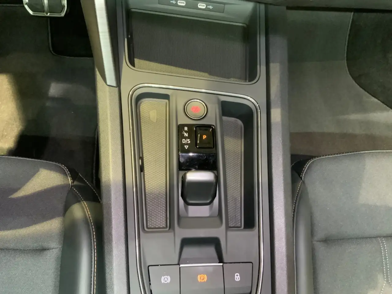 CUPRA Formentor 2.0TSI DSG 4Drive+ACC+Navi — Vehicle gallery 25