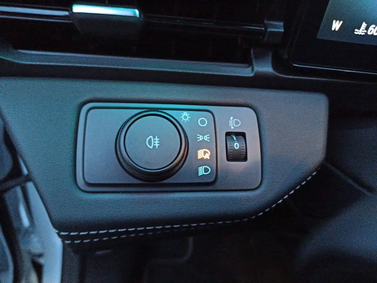 Ford Puma Titanium 1.0L / Fahrassistenz-System — معرض صور السيارة 17