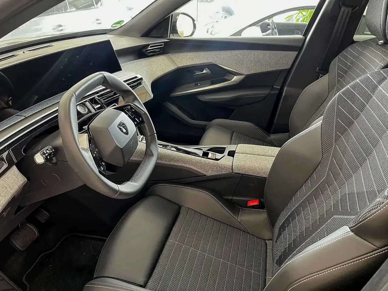 Peugeot 3008 Hybrid 136 Allure — Galerie du véhicule 6