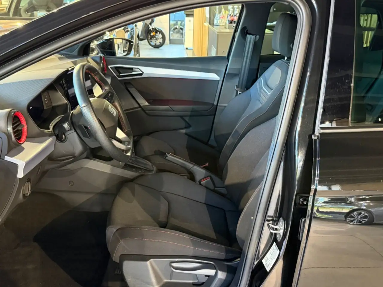 SEAT Ibiza FR Navi Digitales Cockpit Soundsystem LED Apple Ca — معرض صور السيارة 8
