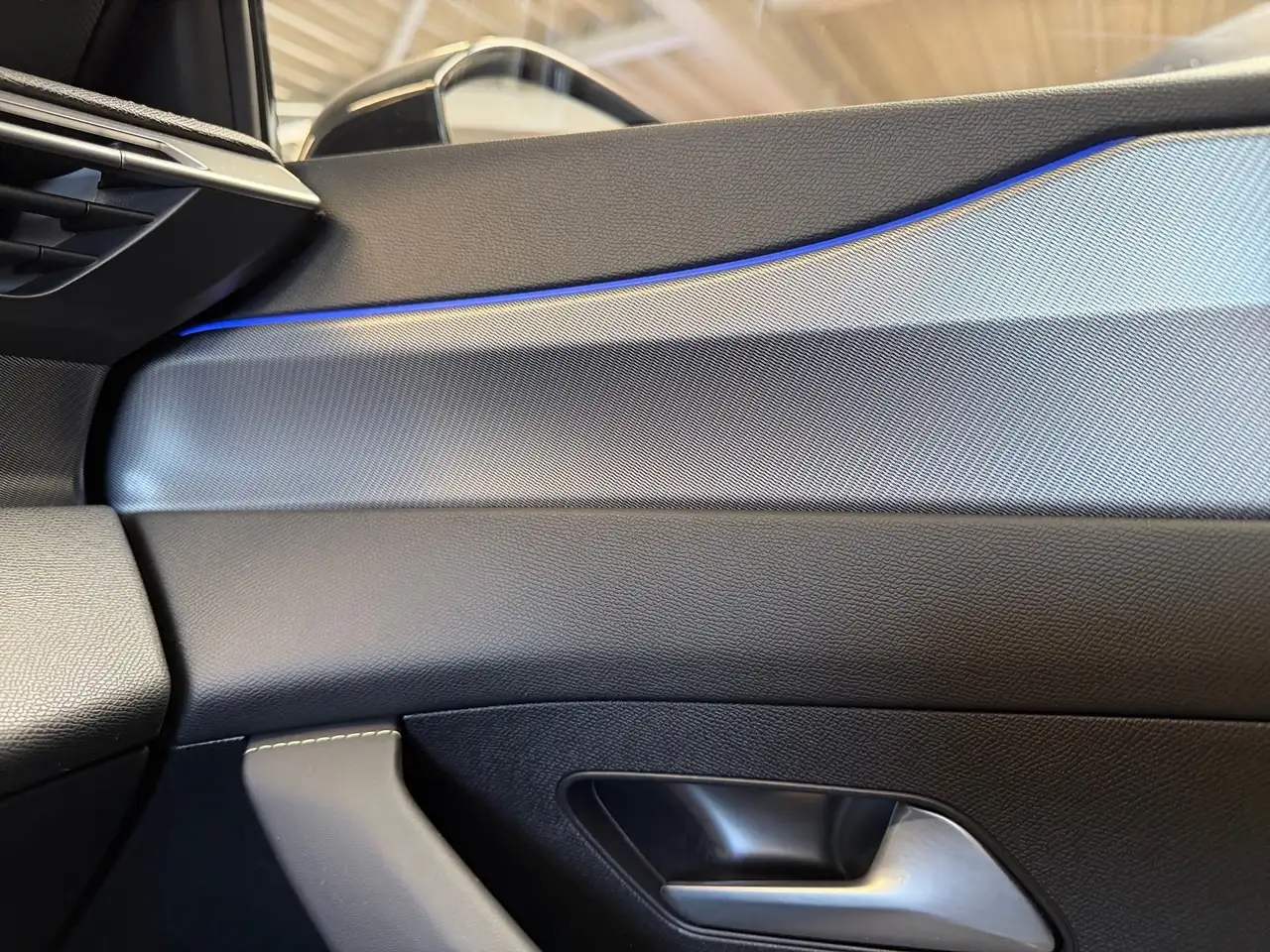 Peugeot 408 PureTech 130 EAT8 GT ACC KeyLess LED Navi PDC — Vehicle gallery 21