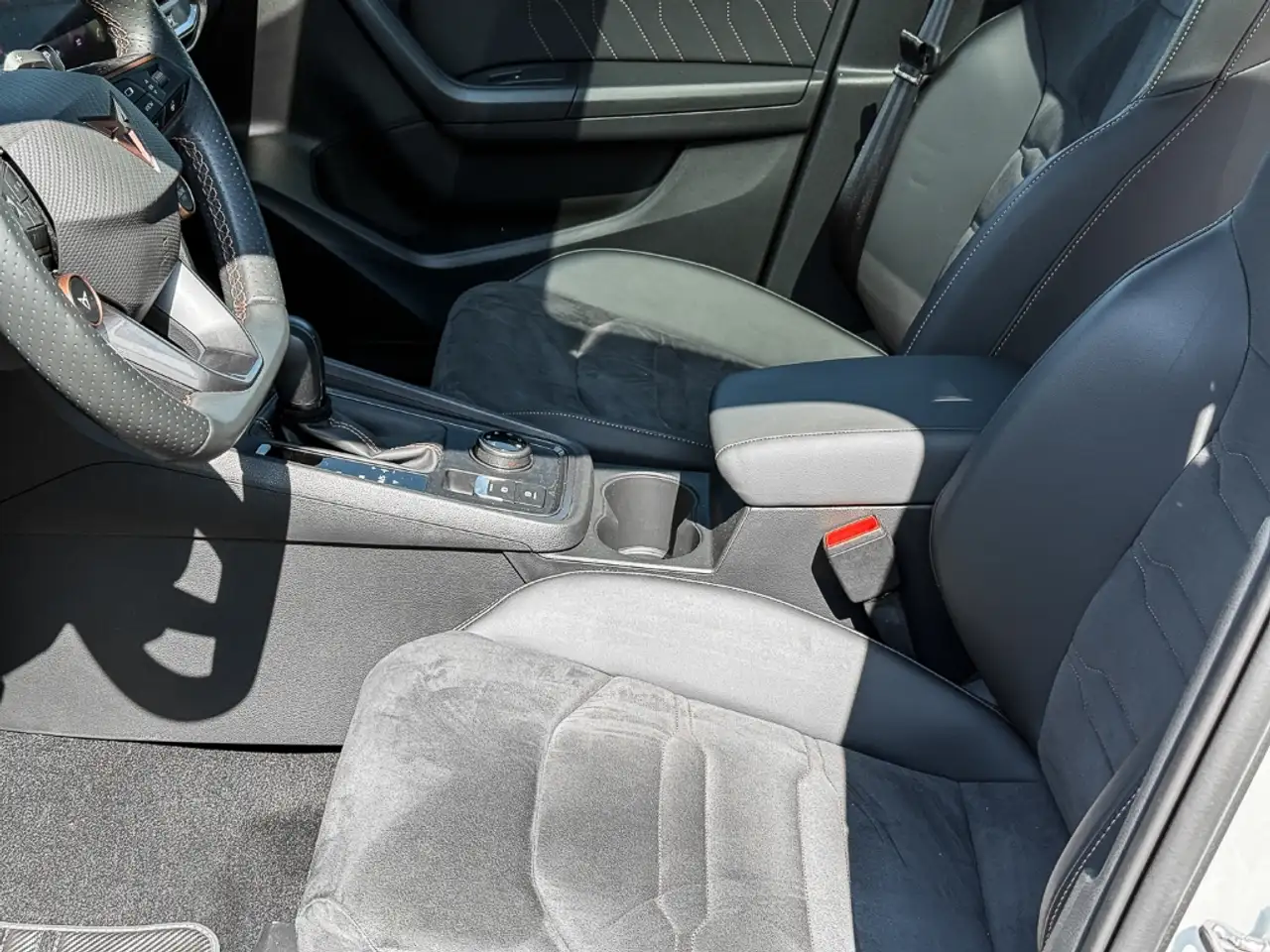 CUPRA Ateca VZ 4Drive 2.0 TSI DSG AD AHK-klappbar El. Panodach — Vehicle gallery 14