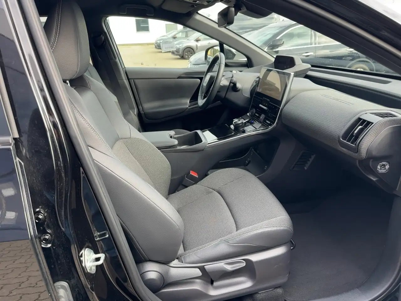 Toyota bZ4X FWD *360° KAMERA*SHZ*CCS*LRHZ*NAVI*CARPLAY* — معرض صور السيارة 11