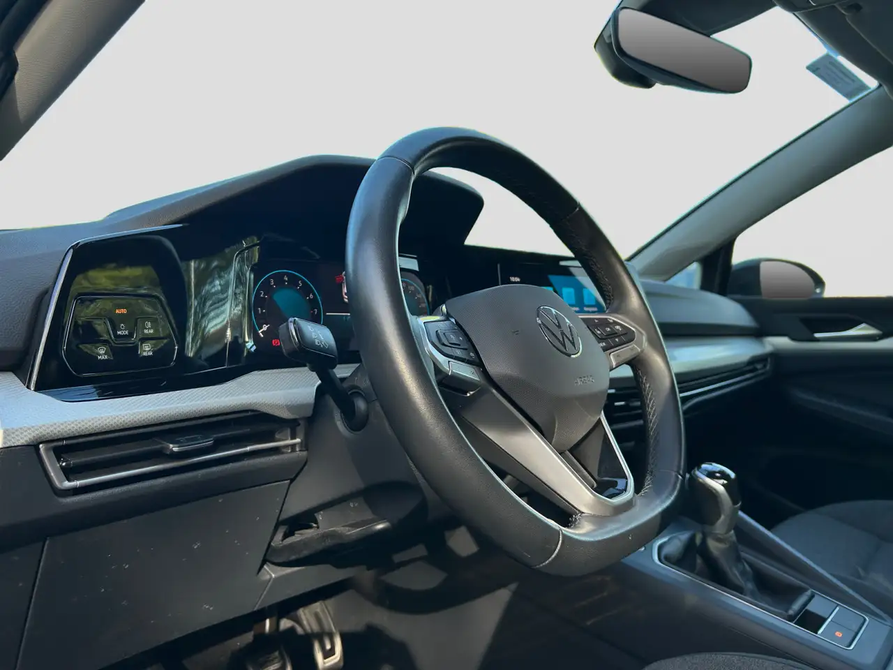 Volkswagen Golf 1.0TSI Move LED Climatr Sitzhzg APP PDC DAB — Vehicle gallery 13