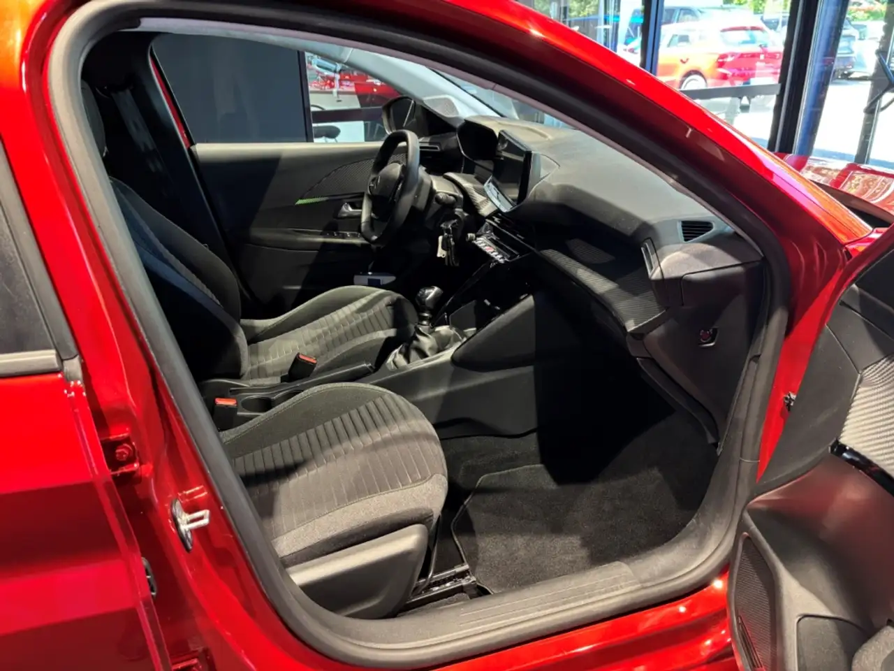 Peugeot 208 Neuer Active PureTech 100 DAB+ SITZHZG — Galerie du véhicule 13