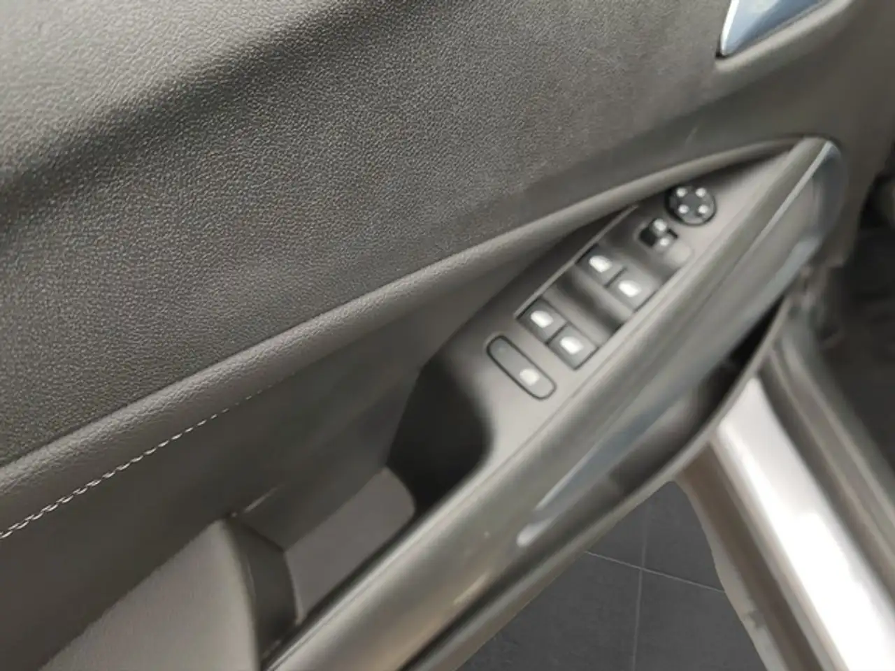 Opel Crossland Elegance ALLWETTER PDC KAMERA CARPLAY KLIMAAT — Galería del vehículo 14