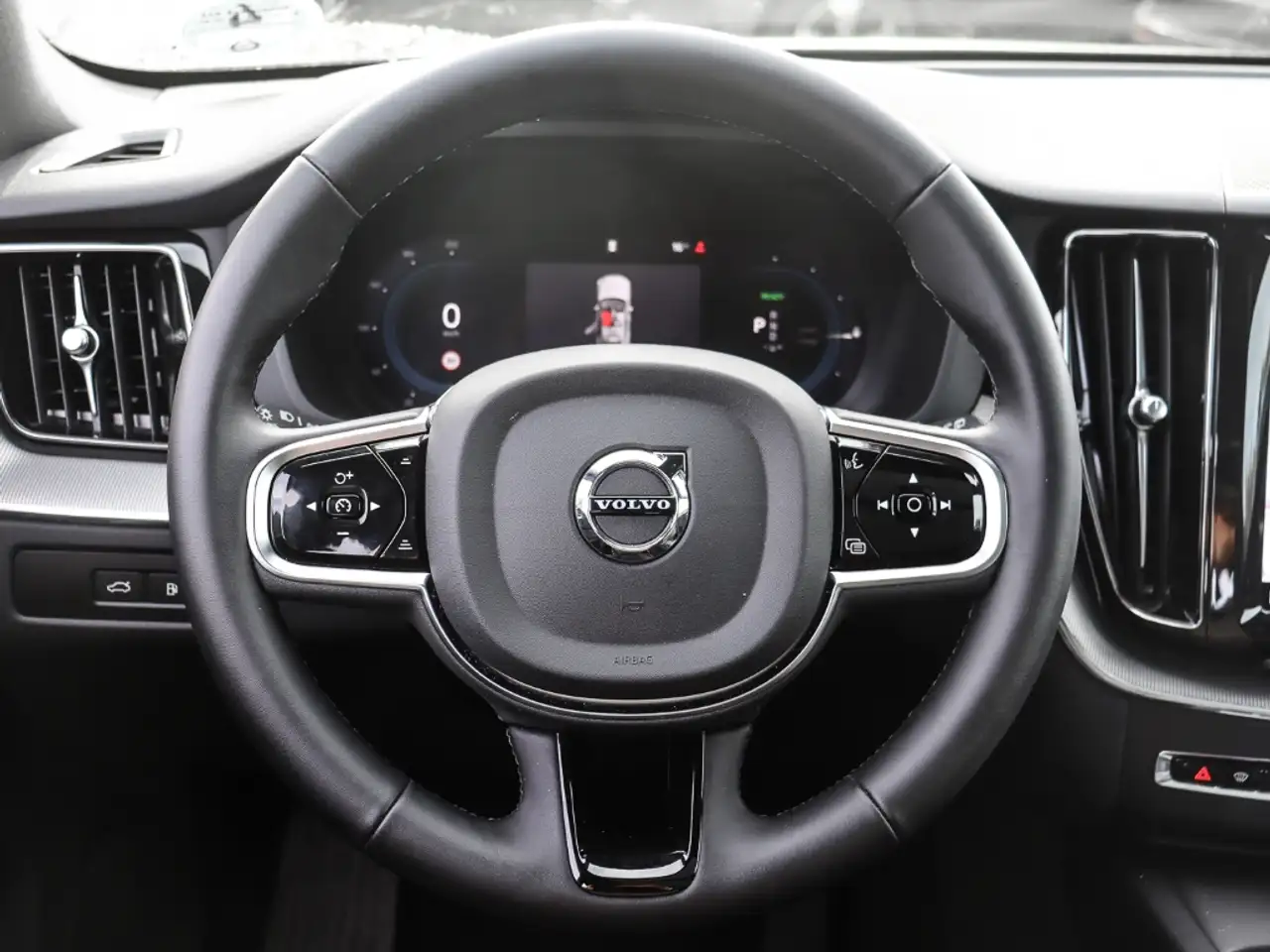Volvo XC60 Plus Dark Recharge Plug-In Hybrid AWD T8 Twin Engi — Galerie du véhicule 6