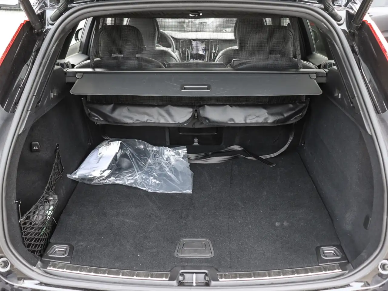 Volvo XC60 Plus Dark Recharge Plug-In Hybrid AWD T8 Twin Engi — Galerie du véhicule 15