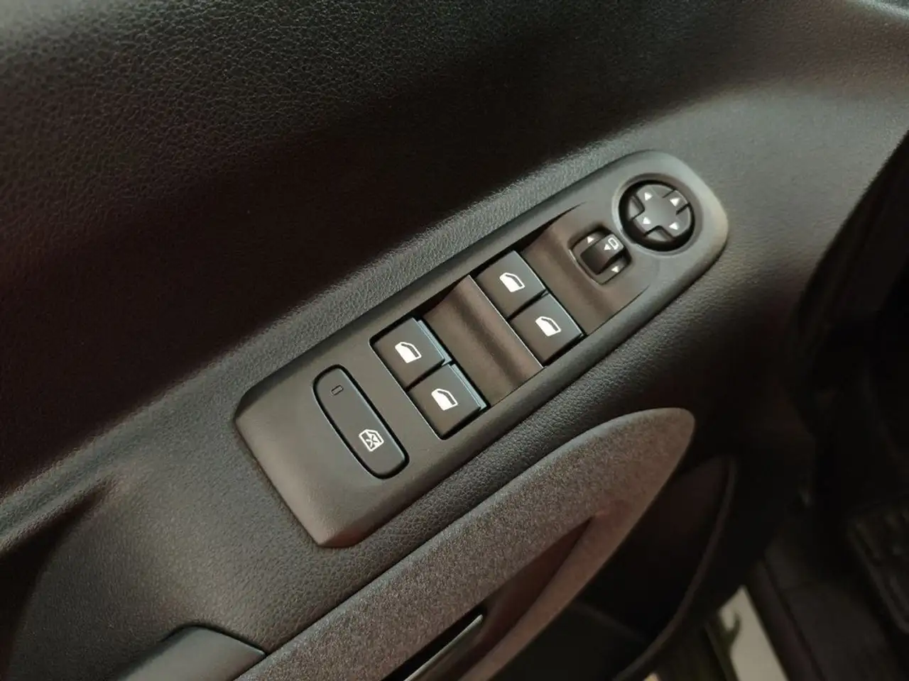 Peugeot Rifter 1.5 BLUEHDI 100CV ALLURE BUSINESS STD 4P — Galería del vehículo 12