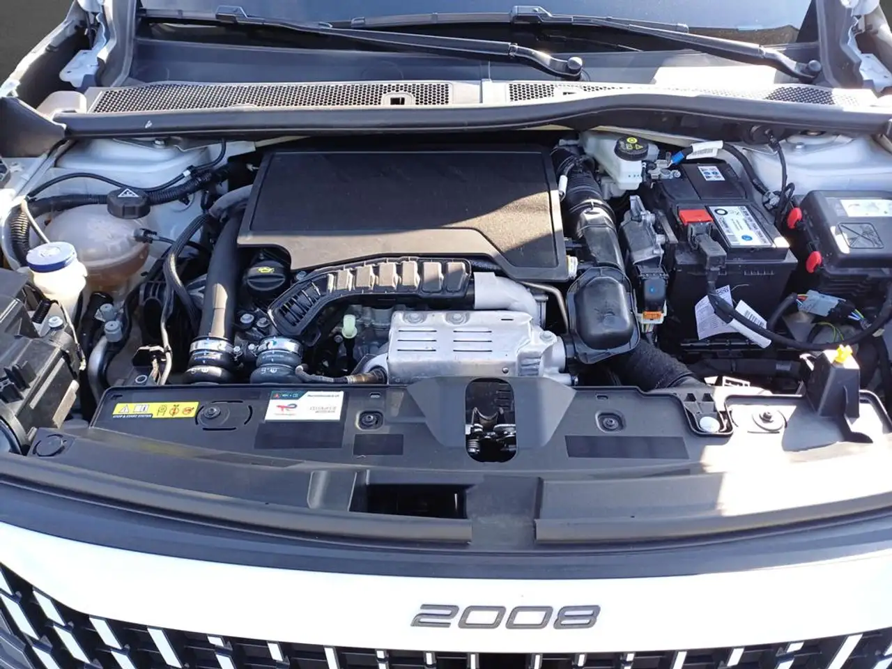 Peugeot 2008 Neuer 2008 Allure PureTech 100 — معرض صور السيارة 5